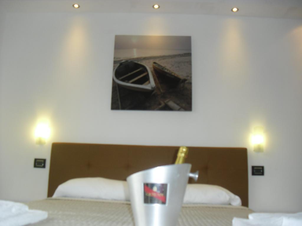 Luce Di Luna Luxury Suites Рим Экстерьер фото